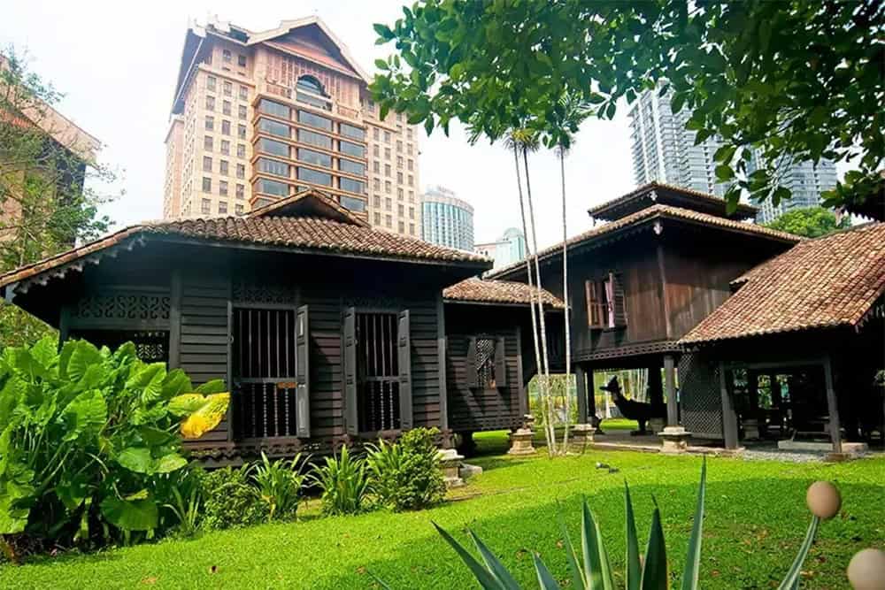 hotel near twin tower